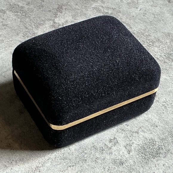 Belleek Bone China Ivory Toned Floral Star/Snowflake Pin - Picture 6 of 6